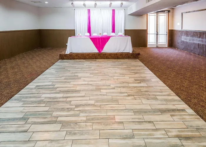 Grand & Banquet Center Hotel