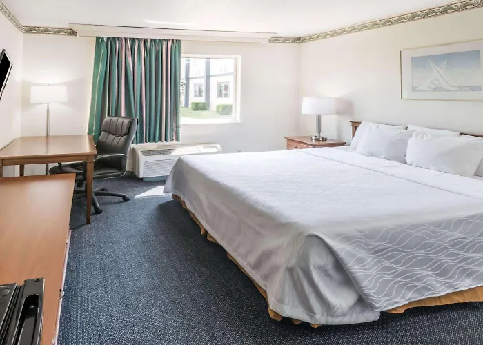 Grand & Banquet Center Hotel