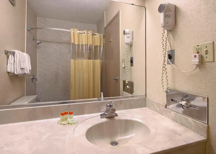 Grand & Banquet Center Hotel